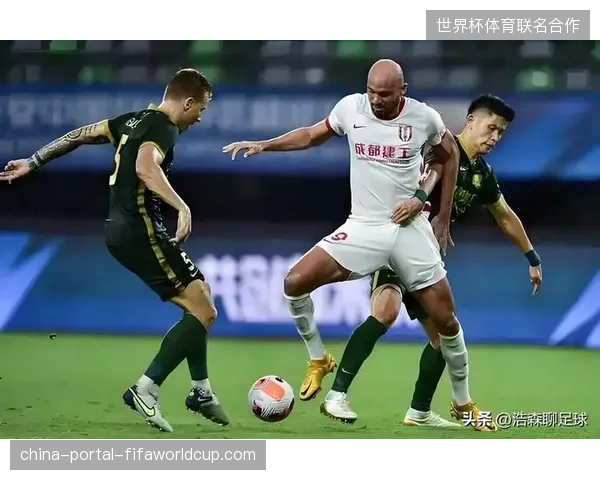 成都蓉城凭借赛季初的统治级表现，展现出强大的阵容深度和稳定性